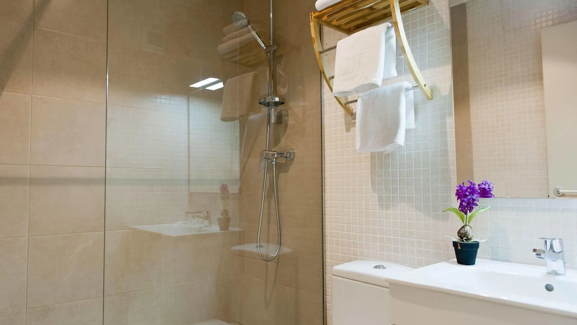 Mh Apartments Ramblas Barcelona